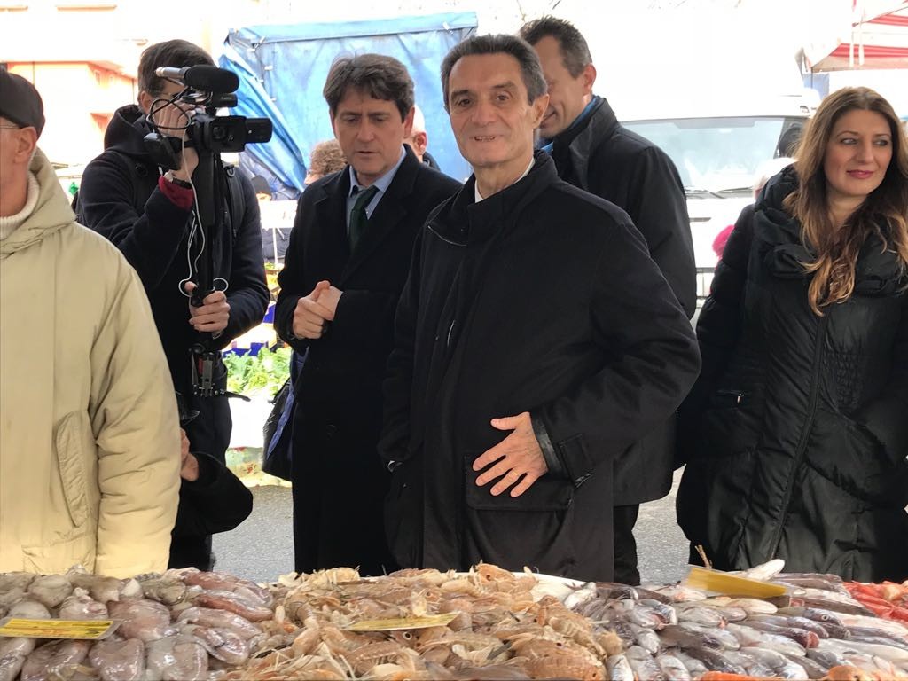 Elezioni Lombardia 2018 a Cologno la prima uscita di Fontana