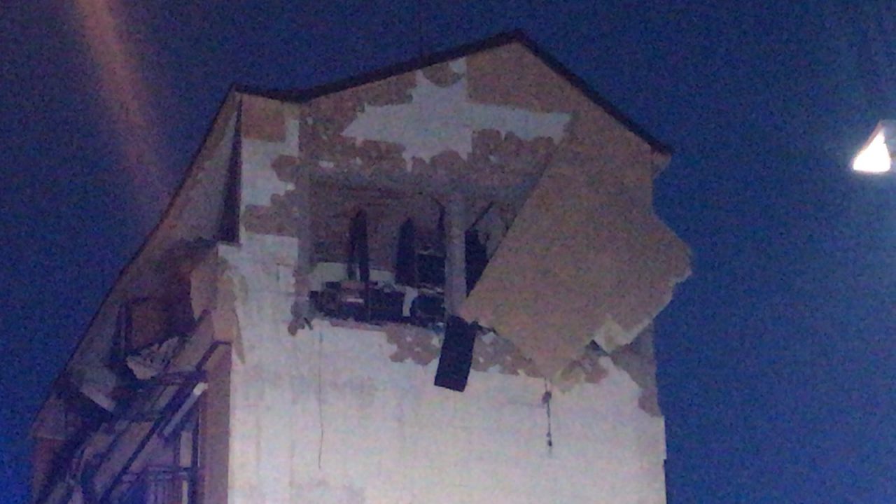 Fuga di gas, esplode palazzo a Sesto: sei feriti